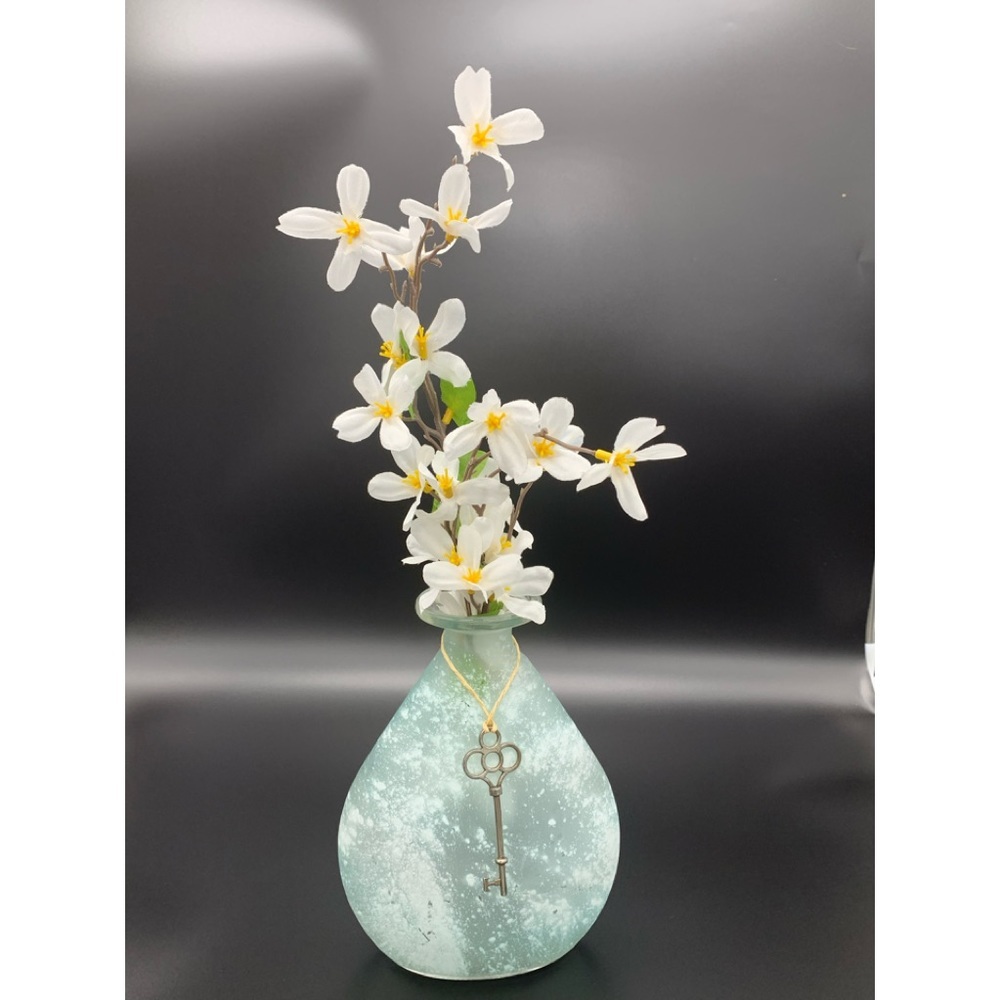 Rain Drop Designe Floral Vase Clear & Frosted Patern with Daisies & Key